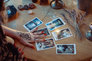 Tarot Readings Vs. Psychic Readings: Which One Is Right For You?